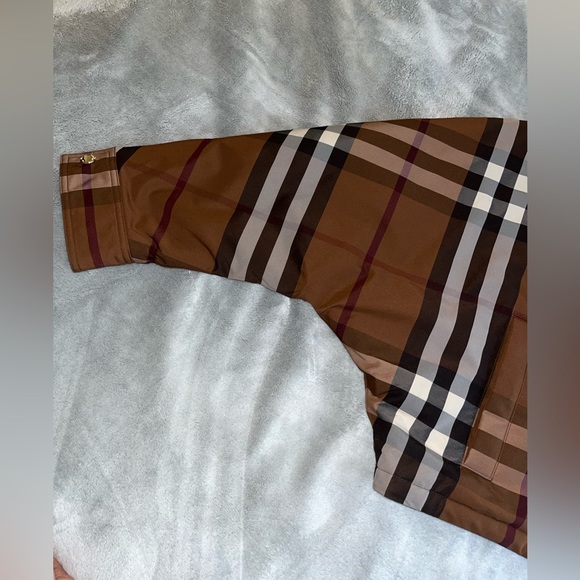 Burberry Medium Jacket - Picture 13 of 15